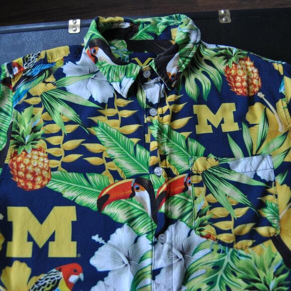 University of Michigan Medium Valiant Hawaiian Short Sleeve Shirt - Picture 2 of 8